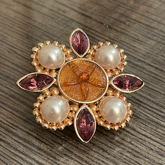 Vintage Floral Like Design Brooch with Pearl & Rhinestone Accents - Picture 3 of 15